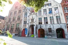 Foto van de ingang van het Ondernemingscentrum in Brugge
